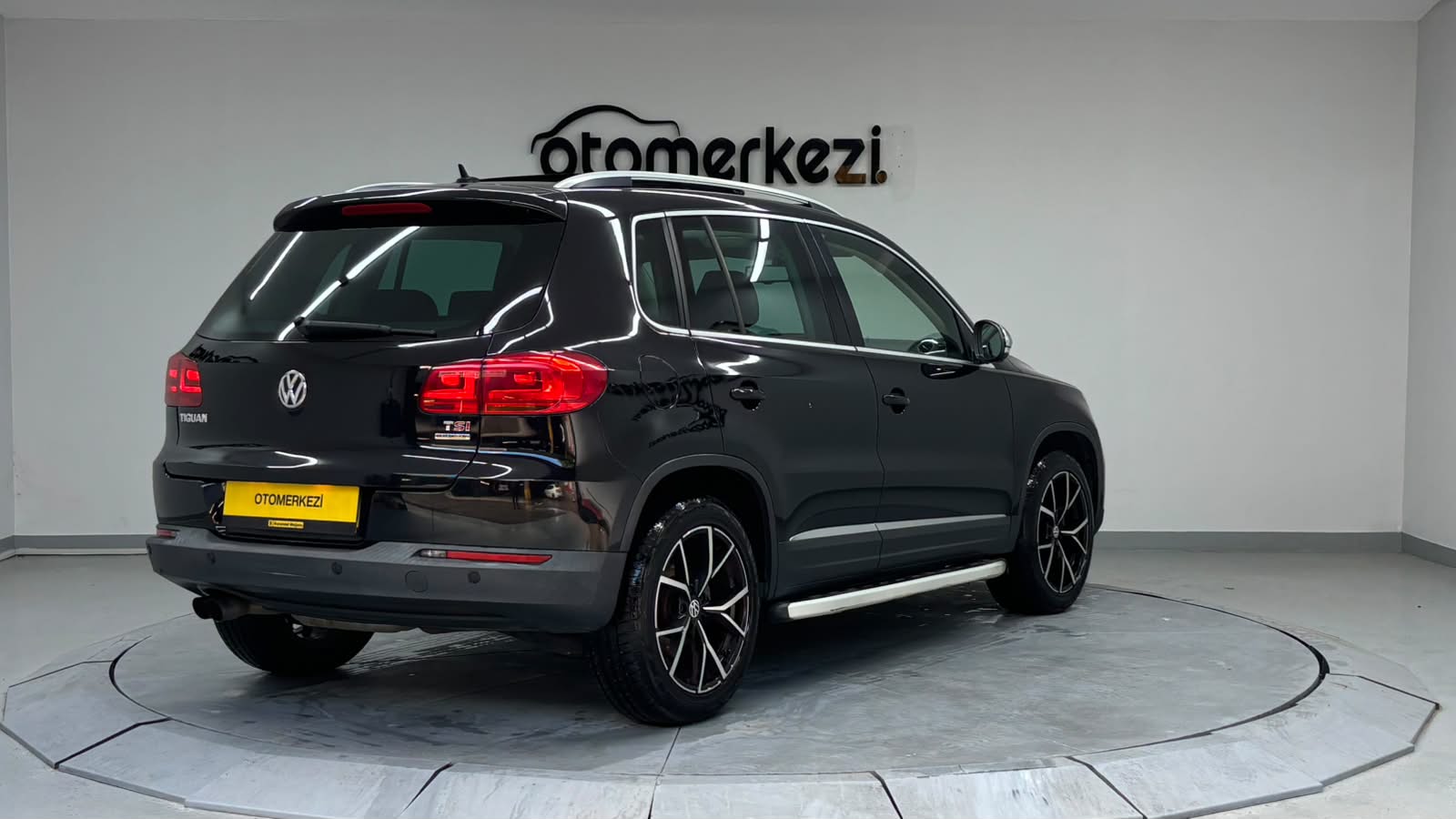 VOLKSWAGEN TIGUAN 23